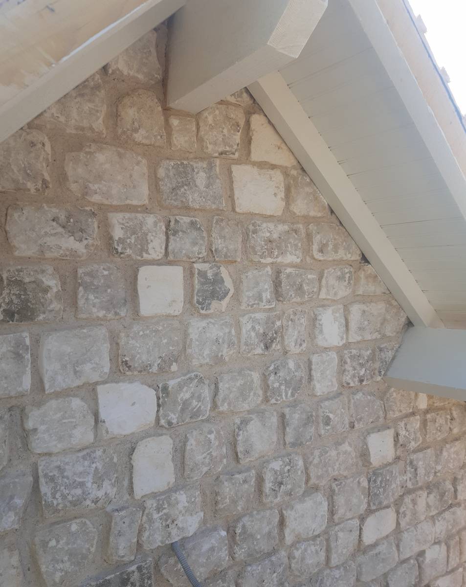 Artisan couvreur près de Beaumont-le-Roger 27170 pour la construction d'un toit en tuile pour une maison individuelle