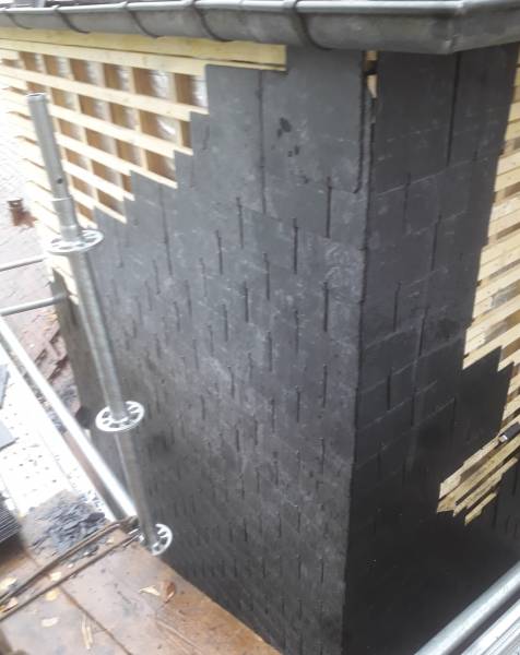 Changement de gouttière en zinc naturel et essentage en ardoises d'Espagne SAMACA 22*32 à Bernay