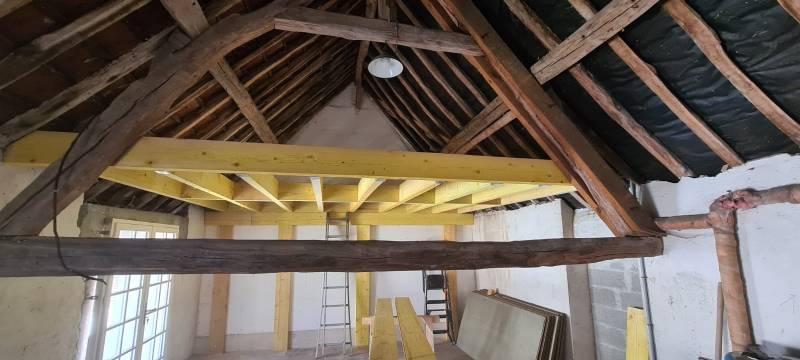 création d'une mezzanine en sapin traité ossature bois avec plancher aggloméré à Vernon