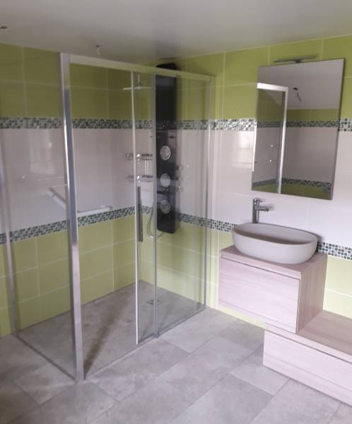 Rénovation d'une salle de bains avec douche italienne et pose de carrelage et faïence à Marbeuf 27 près Le Neubourg